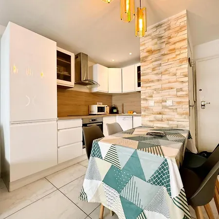 Apartment D'este - 4 Prs - Clim - 300m - Piscine-parking En Option