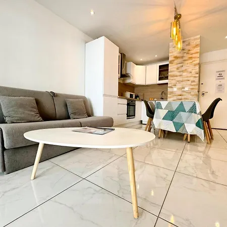 D'este - 4 Prs - Clim - 300m - Piscine-parking En Option Juan-les-Pins